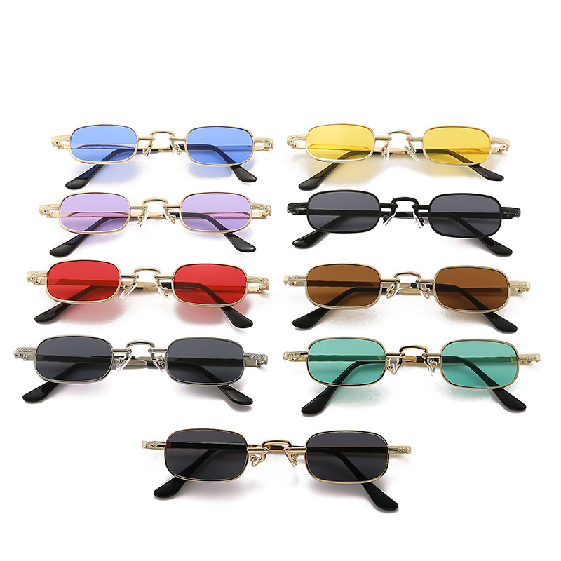 Photography Of A Man - Nouvelles lunettes de soleil carrées à