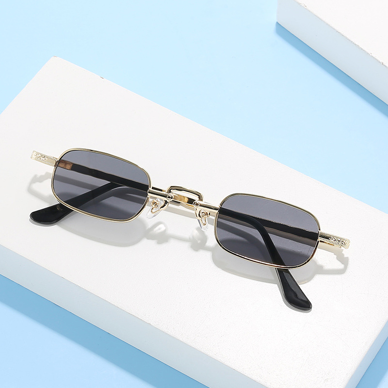 Nouvelles lunettes de soleil c - Photography Of A Man avis et prix